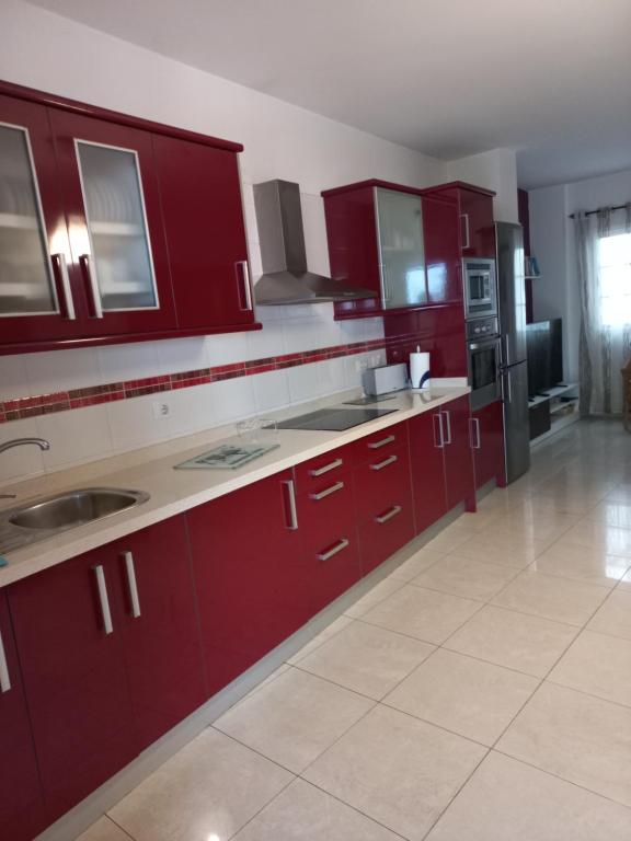 Kuchnia lub aneks kuchenny w obiekcie Casa El tonelero con jardín y piscina privada