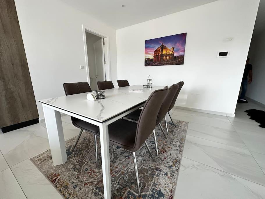 Fotografie z fotogalerie ubytování Modern & Cosy Apartment in Marsaxlokk v destinaci Marsaxlokk