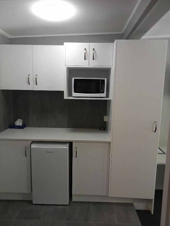 Kuchyň nebo kuchyňský kout v ubytování Solomon Inn Motel Figtree
