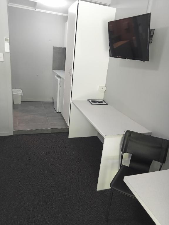 TV a/nebo společenská místnost v ubytování Solomon Inn Motel Figtree
