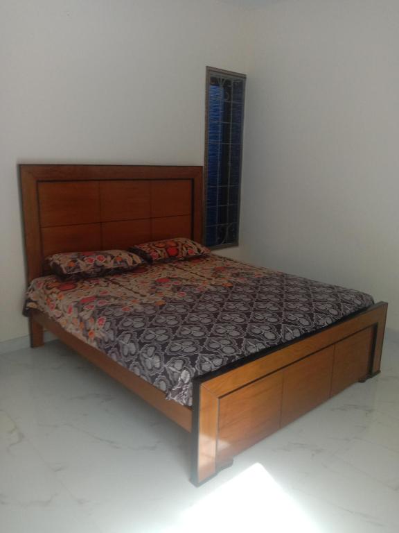 Postel nebo postele na pokoji v ubytování Gujrat Guest House