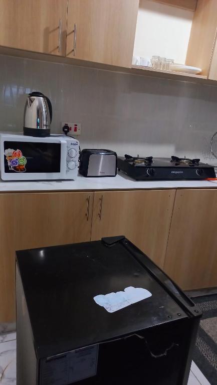 Kuchyň nebo kuchyňský kout v ubytování Mtwapa june apartment 3