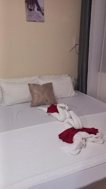 Postel nebo postele na pokoji v ubytování Mtwapa june apartment 3