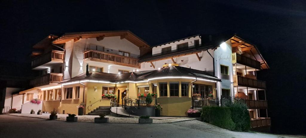 Budynek, w którym mieści się apartament