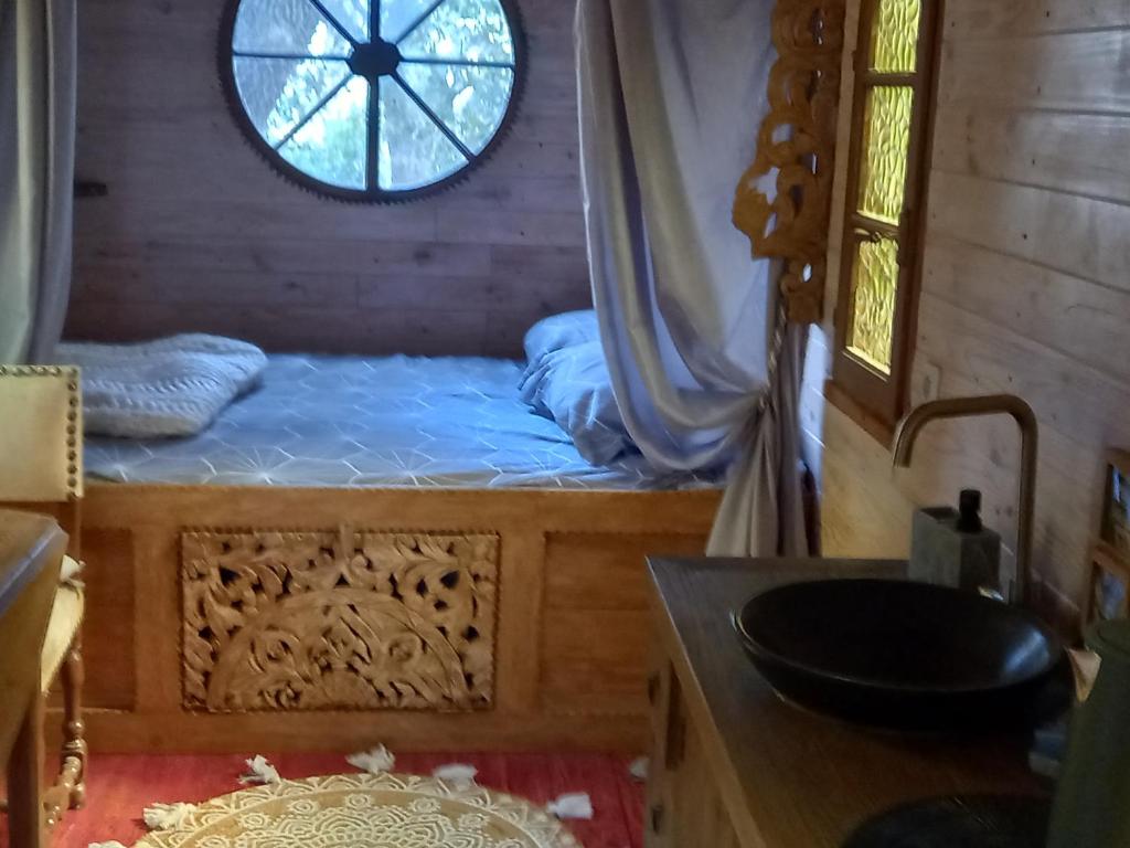 Katil atau katil-katil dalam bilik di La roulotte du petit paradis