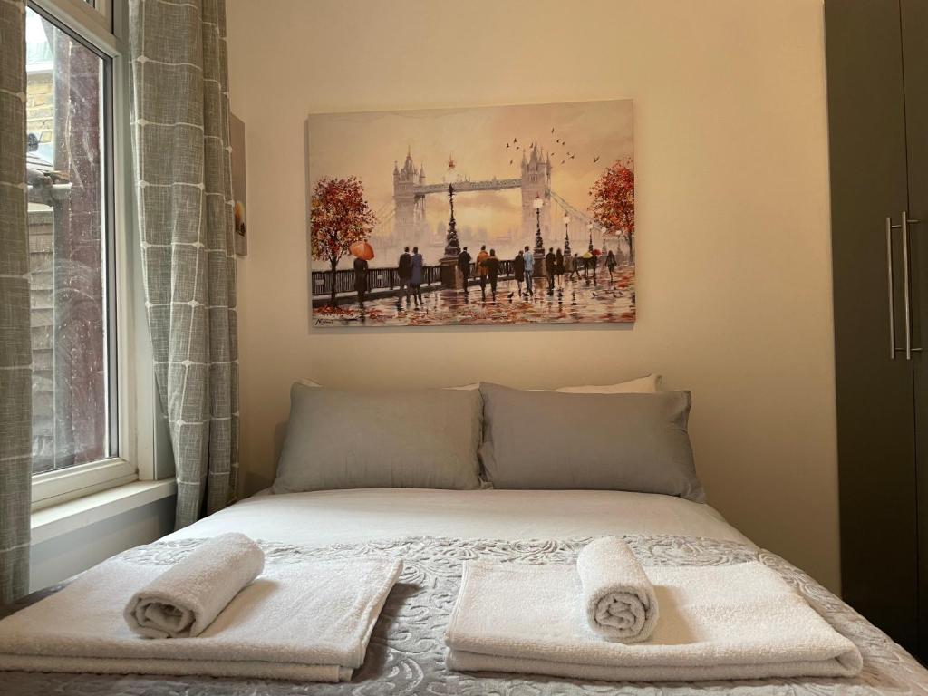 A bed or beds in a room at Amazing Studio Room 1 - East Ham/East London