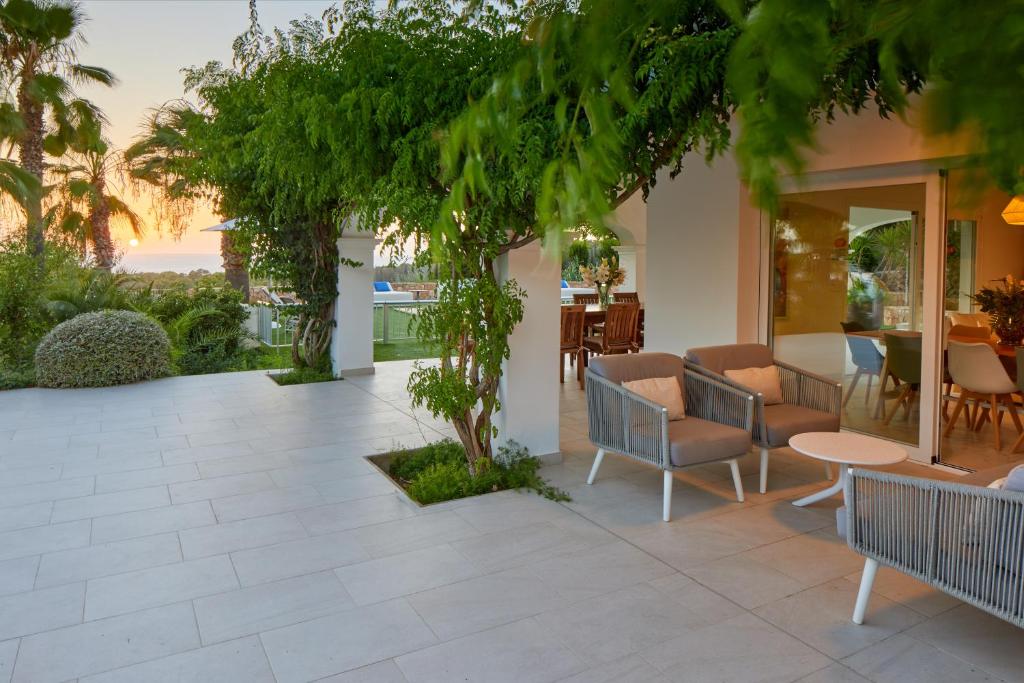 Posezení v ubytování Villa Can Joan I - Fantastic Sunset Views and Family Friendly -