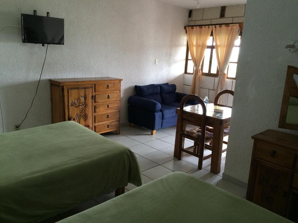 Postel nebo postele na pokoji v ubytování Hotel Colibri Queretaro