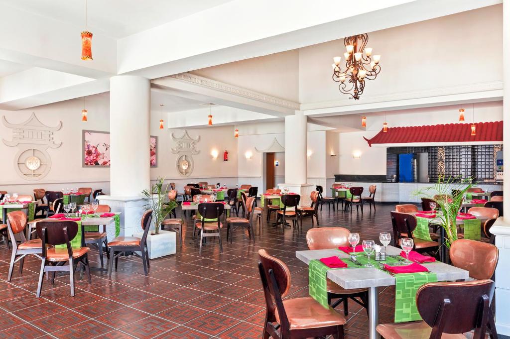 Restaurace v ubytování Pickalbatros Alf Leila Wa Leila Resort - Neverland Hurghada