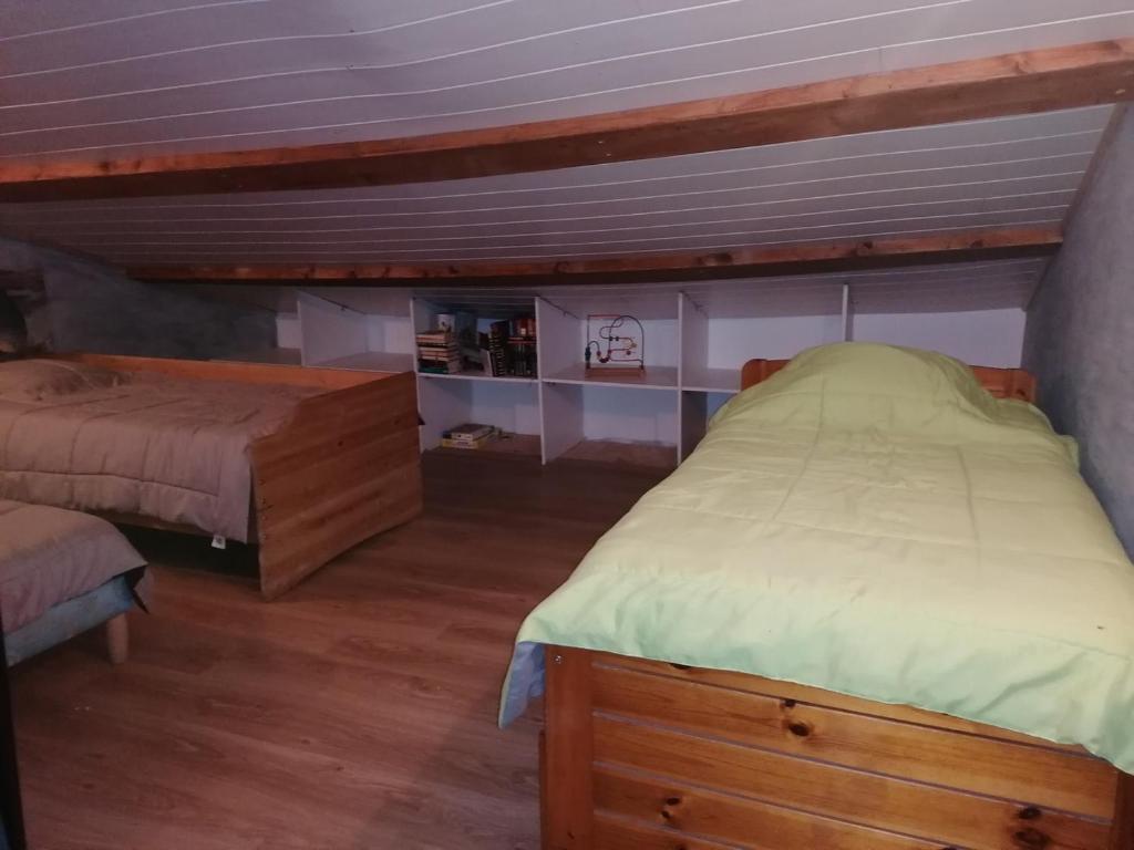 a bedroom with two twin beds and a bed istg at Gîte M in Codognan