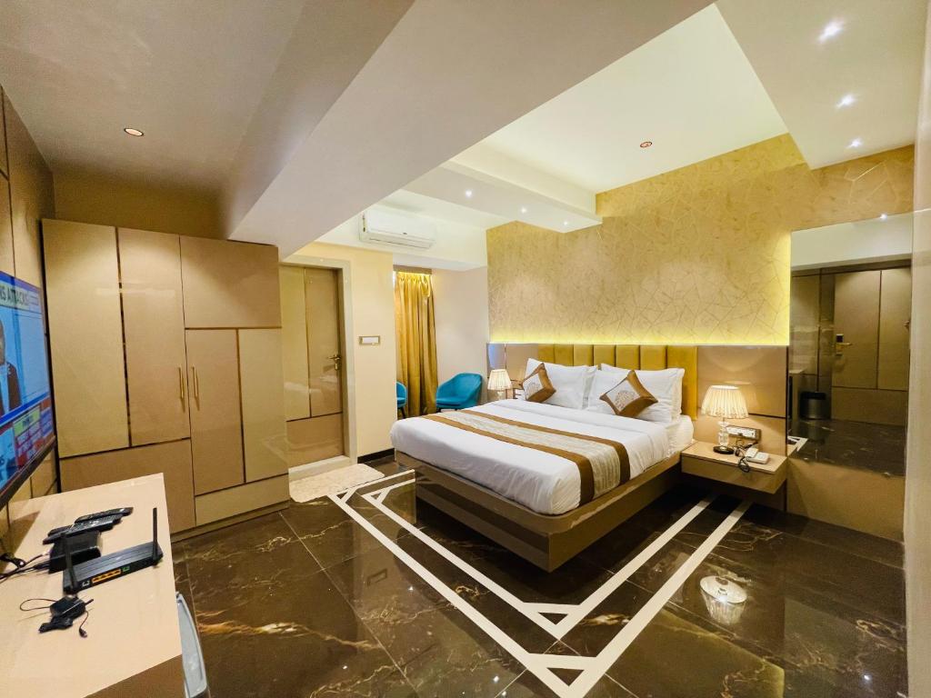 Home2 Renaissance Club - Standard Suite