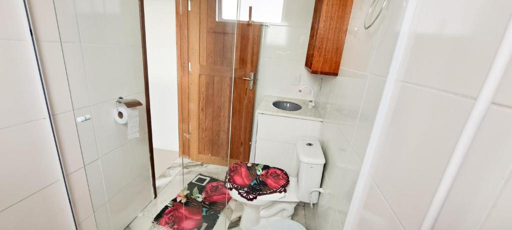 Koupelna v ubytování Camelo locação de Suítes Individuais Pousada com Cozinha e Sala Compartilhada