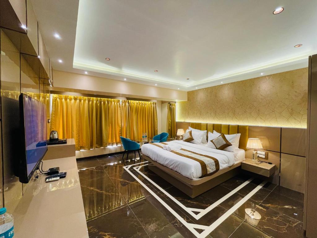 Home2 Renaissance Club - Deluxe Suite