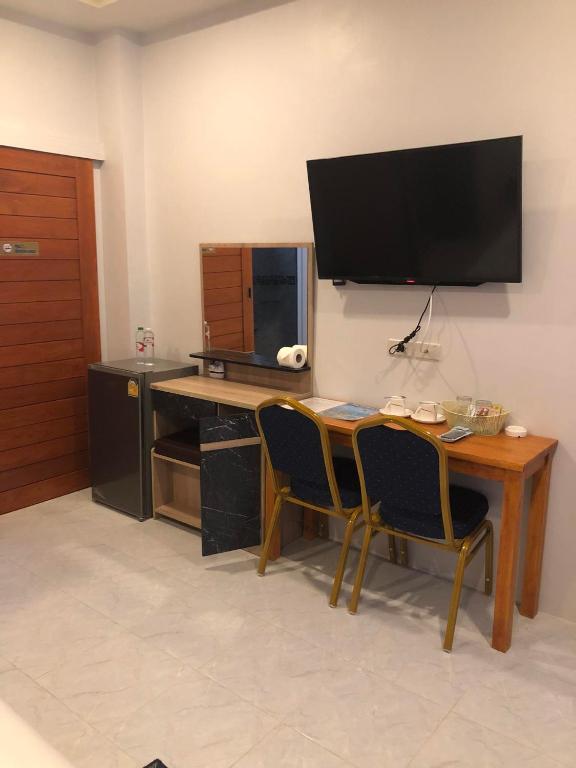 M&N Guesthouse Kata - Resim 16