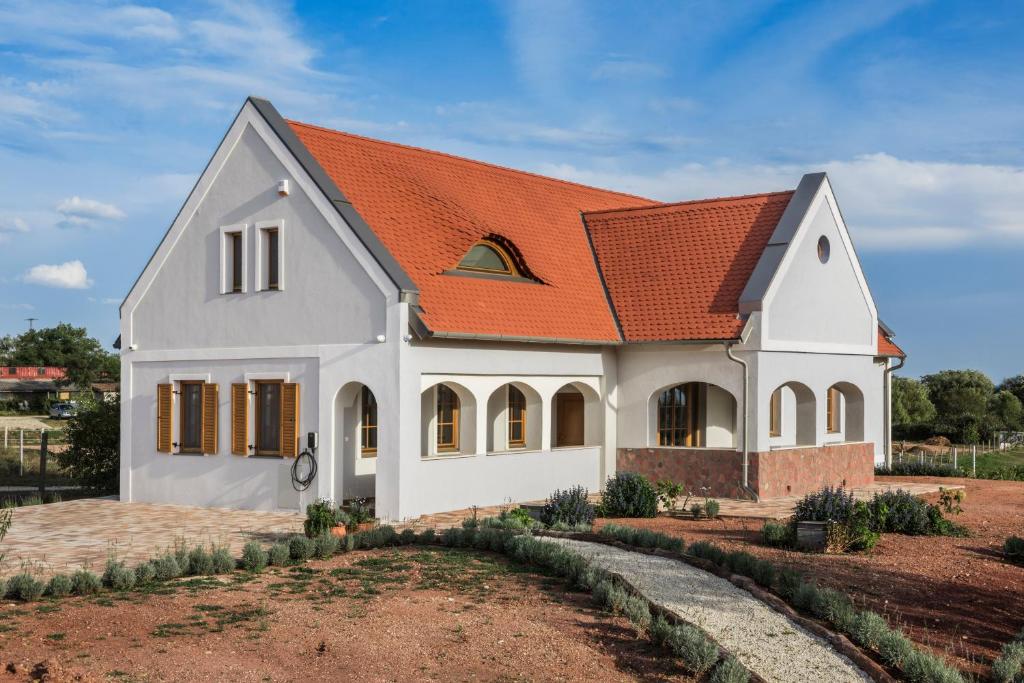 Budova, kde se vila nachází