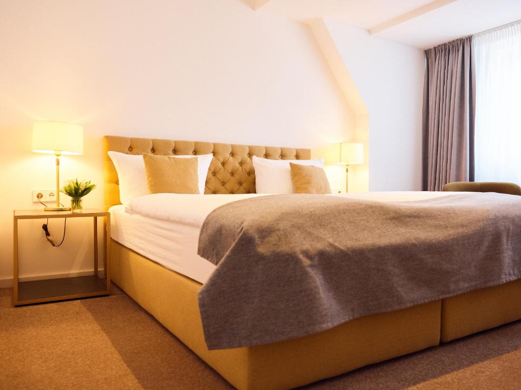 Postel nebo postele na pokoji v ubytování Hotel Lindenufer
