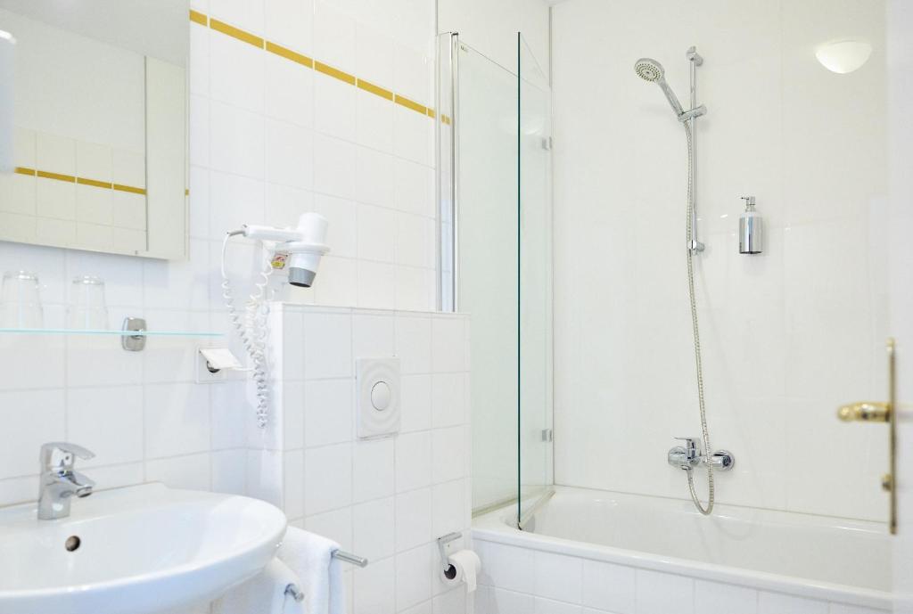 Koupelna v ubytování Hotel Lindenufer