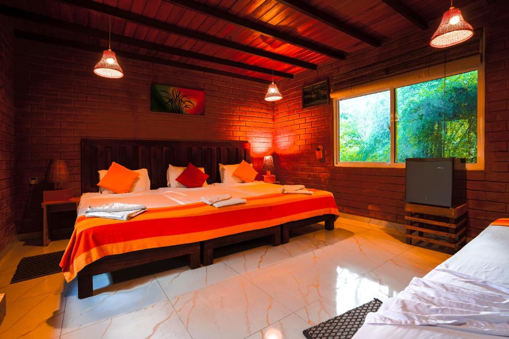 Postel nebo postele na pokoji v ubytování Safari Lodge Yala