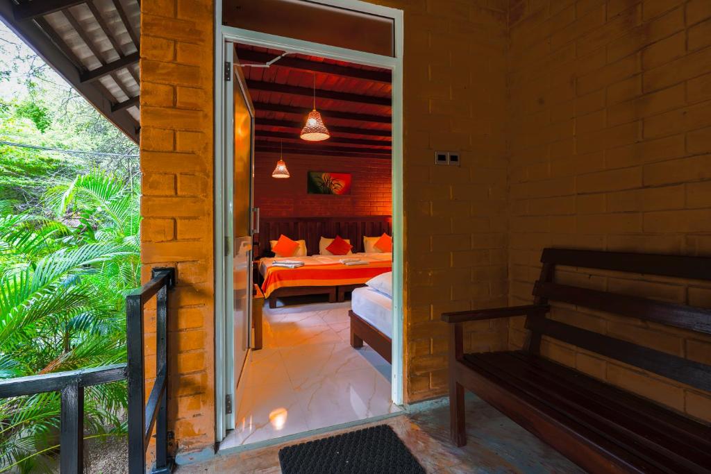 Postel nebo postele na pokoji v ubytování Safari Lodge Yala