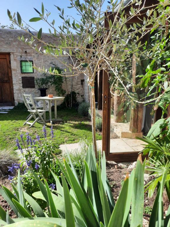 Zahrada ubytování Gîte de charme - La Cure Pontlevoy