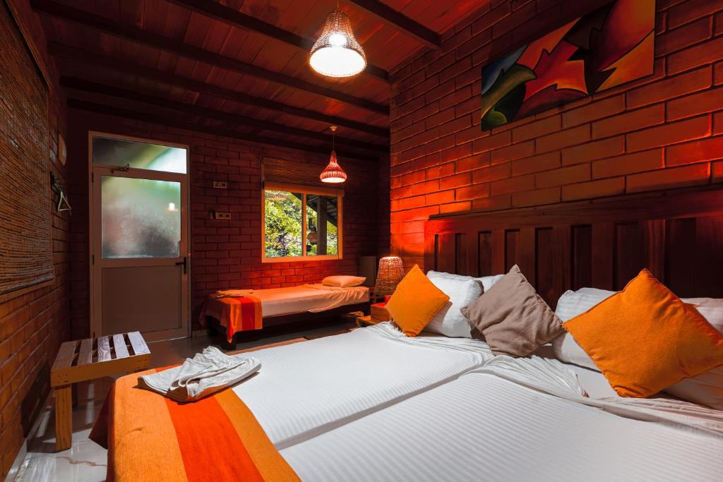 Postel nebo postele na pokoji v ubytování Safari Lodge Yala