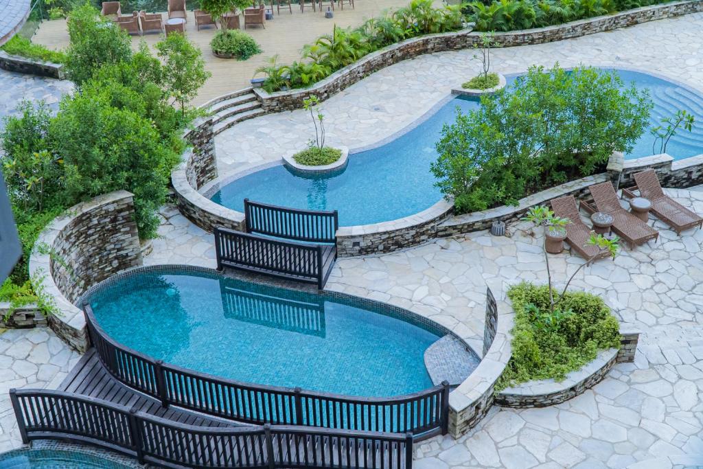 Dorje's Resort and Spa内部或周边的泳池