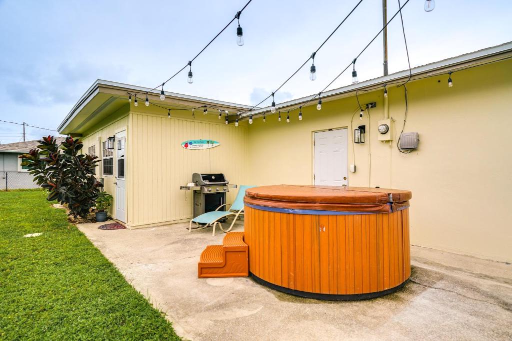 PetFriendly Cape Coral House with Private Hot Tub!, Cape Coral