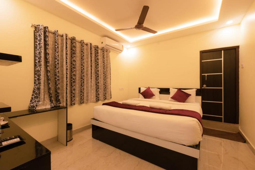 a bedroom with a large bed in a room at Hotel Elite Park in Tirupati