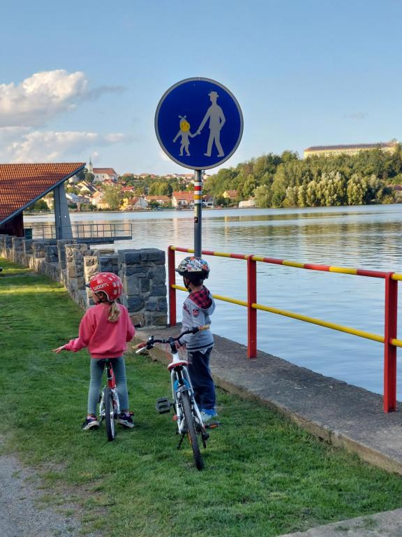 Hosté ubytování Chata v Jedovnicích u rybníka Olšovec