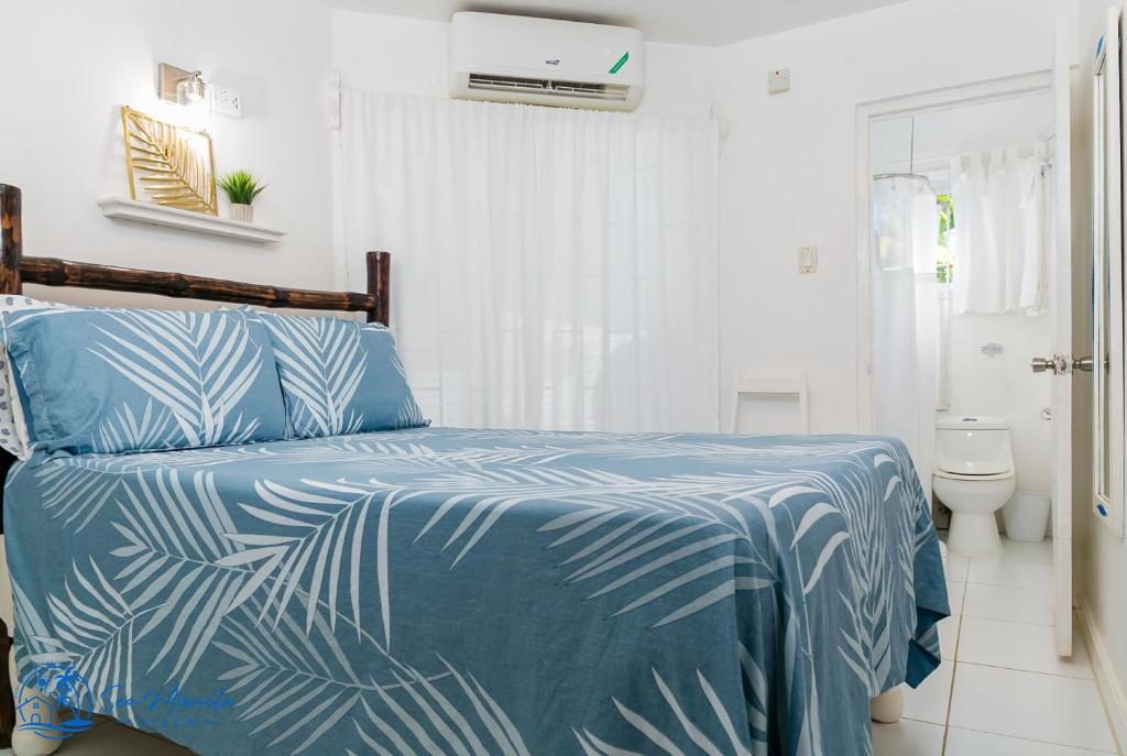 Postel nebo postele na pokoji v ubytování Sea Miracle Villa/Beach Cottage