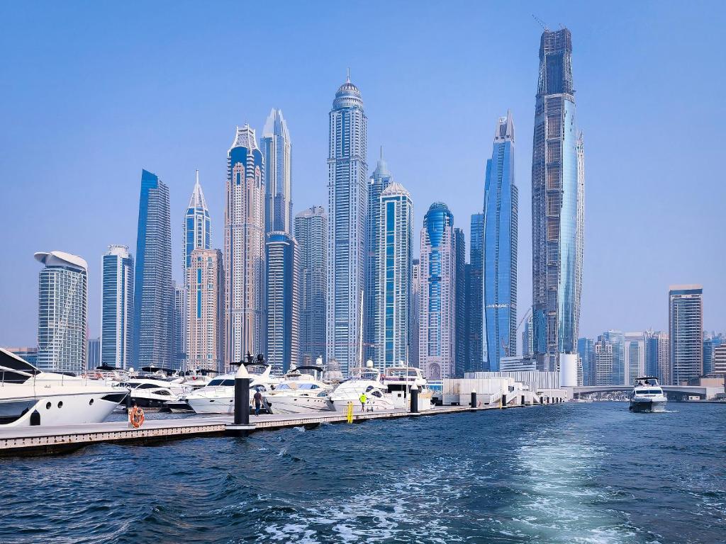 Dubai Marina,JBR -Luxurious 2 BR King Suite - Resim 16