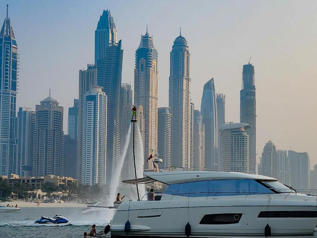 Dubai Marina,JBR -Luxurious 2 BR King Suite - Resim 19