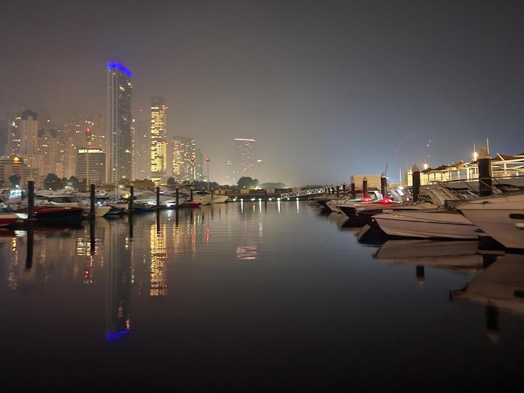 Dubai Marina,JBR -Luxurious 2 BR King Suite - Resim 20