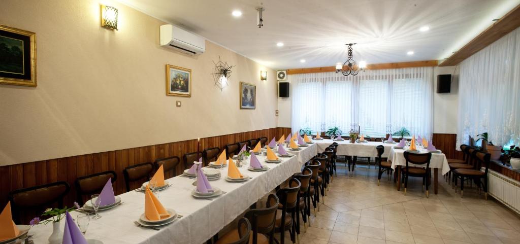 Restaurace v ubytování Rooms Pevc & Hostel Ljubno ob Savinji
