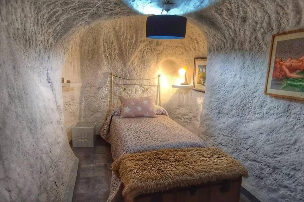 Postel nebo postele na pokoji v ubytování Cueva La Loli