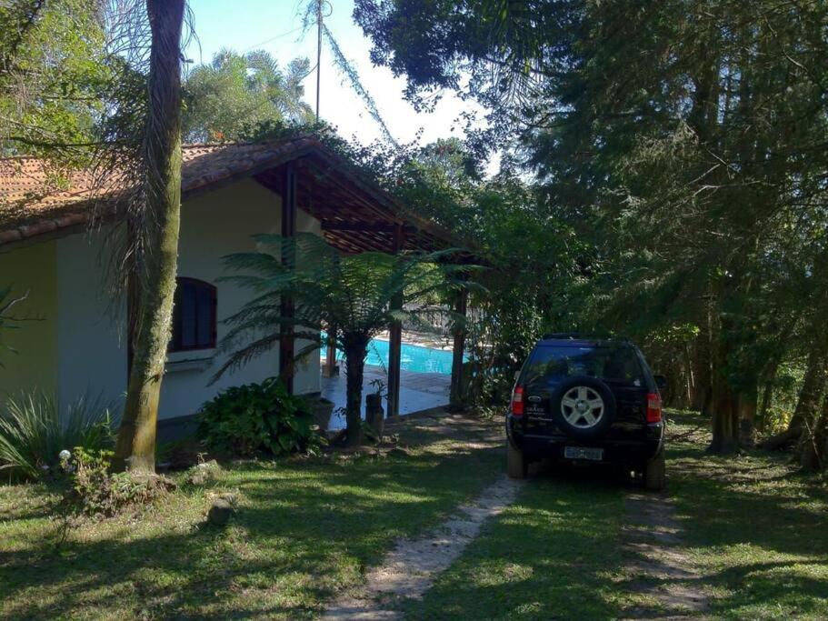 a car parked in front of a house at Casa de Campo em Serra da Cantareira in Mairiporã