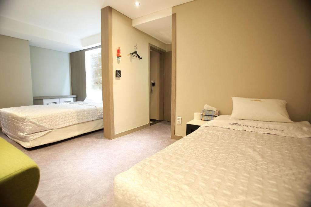 Postel nebo postele na pokoji v ubytování Hotel MIDO Myeongdong