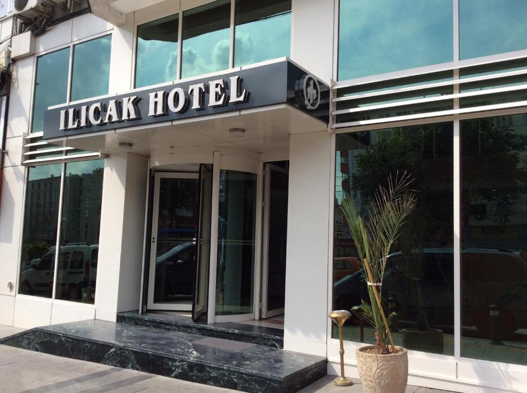 um hotel com uma placa que diz Tuck Hotel em Ilıcak Hotel em Istambul