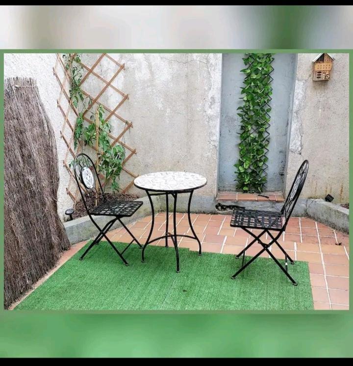 Vonkajšia záhrada v ubytovaní charmant deux pièces dans le vieux Montluçon