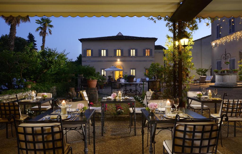 Villa Saboliniにあるレストランまたは飲食店