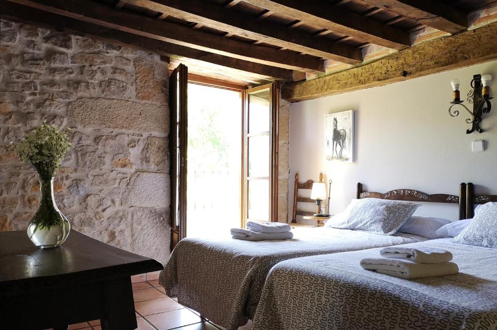 Postel nebo postele na pokoji v ubytování Casa rural La Toba I y II