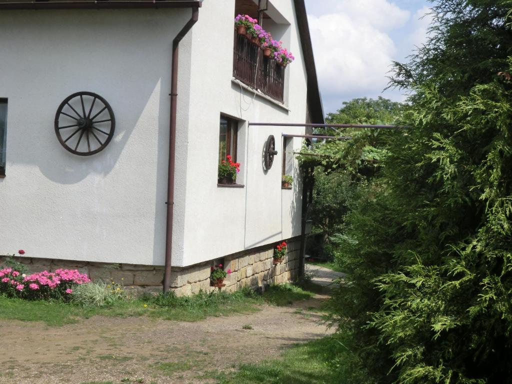 Das Gebäude in dem sich die Pension befindet