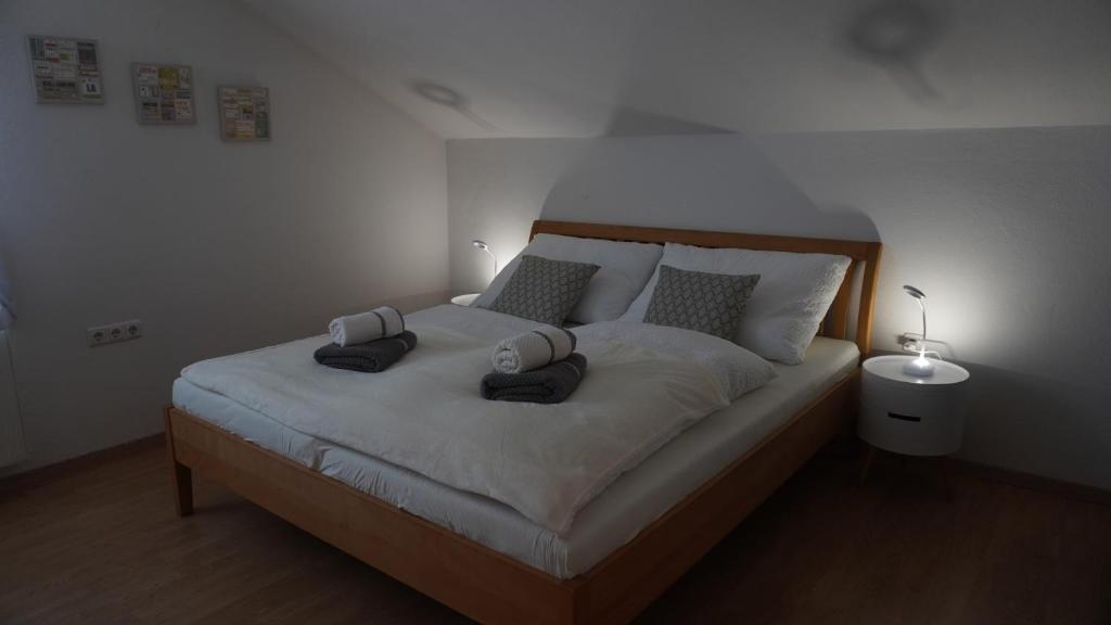 Postel nebo postele na pokoji v ubytování Geräumige Wohnung Nähe Autobahn A2