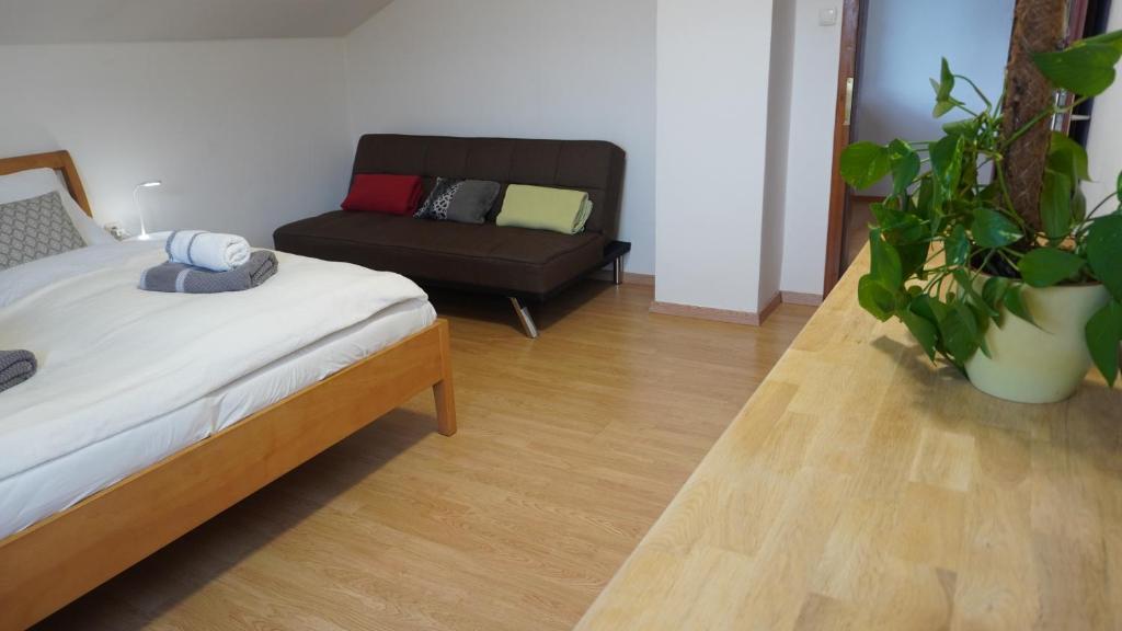 Postel nebo postele na pokoji v ubytování Geräumige Wohnung Nähe Autobahn A2
