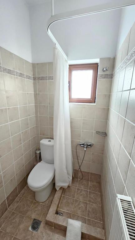 Koupelna v ubytování Lithos Villas Kalavryta