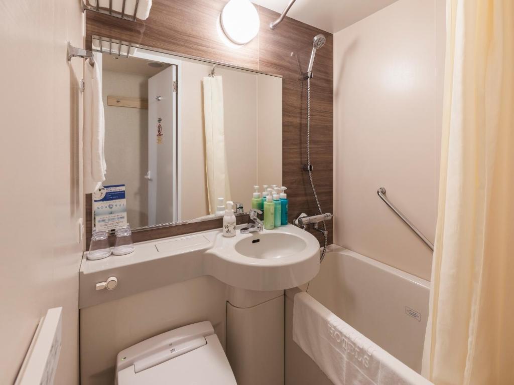 Un baño de Sotetsu Fresa Inn Osaka Namba
