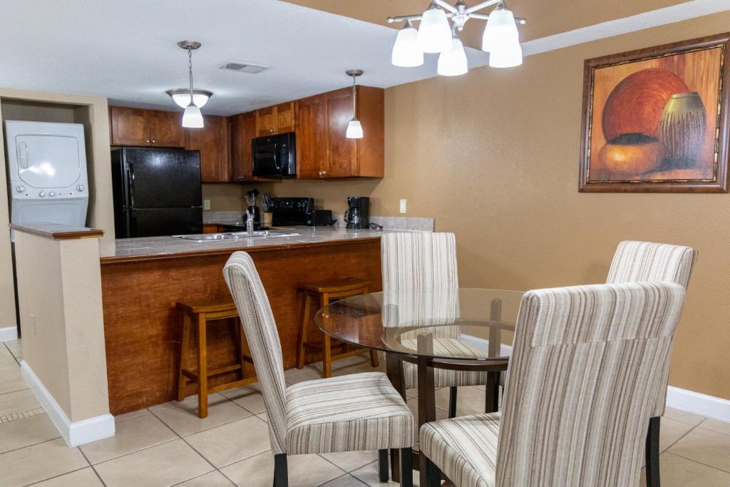 Legacy Vacation Resorts Kissimmee & Orlando - Near Disney - Two-Bedroom Suite