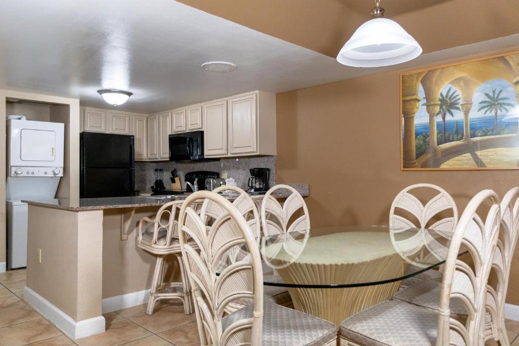 Legacy Vacation Resorts Kissimmee & Orlando - Near Disney - One-Bedroom Suite At The Oaks