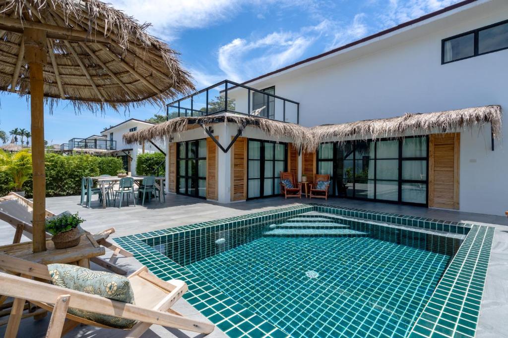 Bazén v ubytování Manao Pool Villa 10 - 5 Mins Walk To The Beach nebo v jeho okolí