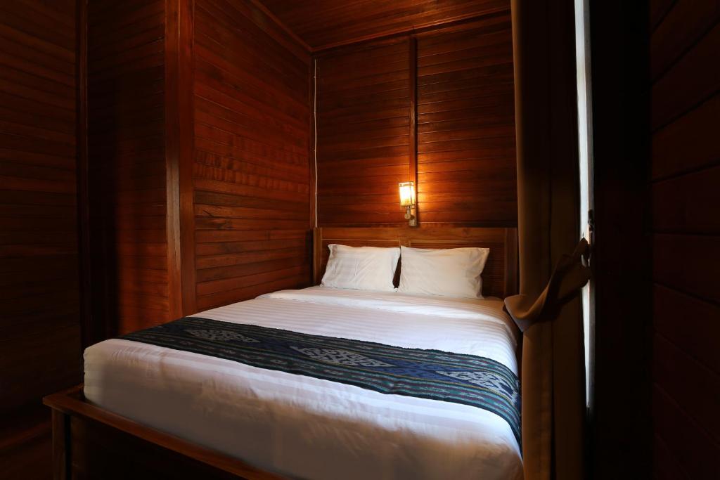 A bed or beds in a room at Azana Essence Villa Tabitha Lombok